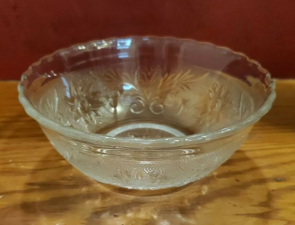 Anchor Hocking Sandwich Clear Glass 6.5" Scalloped Serving Bowl Vegetable /salad