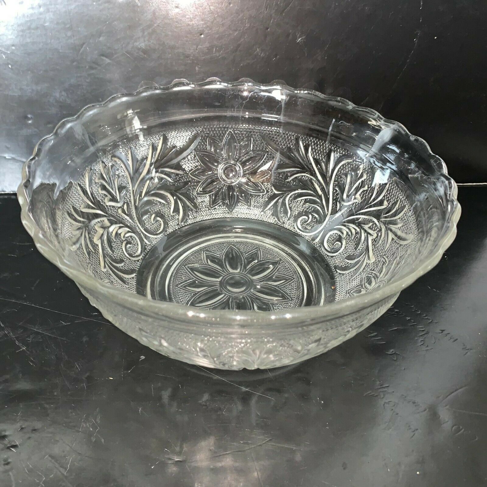 Vintage Anchor Hocking Sandwich Clear Glass Scalloped Edge Bowl 8 1/4"